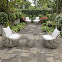 3-teiliges Modernes Outdoor-Sitzgruppen-Set mit Kissen Geflochtenes Rattan Kaffeetisch und Stühle Essgruppe