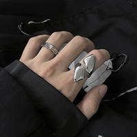 Duolvaf — bagues en Triangle haut poli pour hommes, bagues chics et lisses en acier inoxydable, nouveau Design à la mode, élégantes et douces