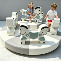Manège souple personnalisé avec panneaux de signalisation, jouet rotatif pour enfants avec animaux à chevaucher, idéal pour garderies, centres commerciaux, fêtes et événements (à louer)