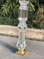 Nouvelle conception de balustres d'escalier en verre cristal, colonne d'escalier en verre, décoration de villa et d'hôtel, balustrade en verre avec base en alliage