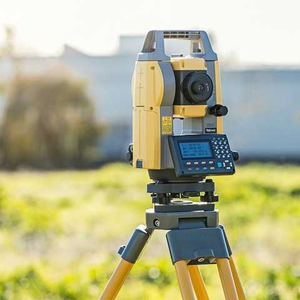 เครื่องมือสำรวจแบบ Total Station รุ่น GM52 ความแม่นยำ 2 วินาที ระยะ 500 เมตร แบบไม่ใช้รีเฟลกเตอร์ มาตรฐาน IP66 สำหรับงานวิศวกรรมก่อสร้าง ความแม่นยำเชิงมุม 2 วินาที - Product Image 1