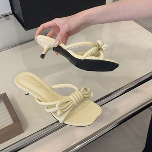 Mules à talon chaton avec nœud pour femme – Sandales élégantes à bout carré et talon, confortables pour l'été, chaussures habillées et pantoufles - Product Image 3