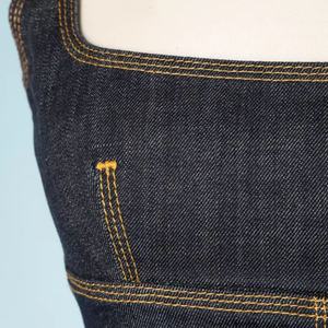 Robe sexy sans manches à taille haute en denim noir délavé avec surpiqûres dorées pour femmes - Product Image 2