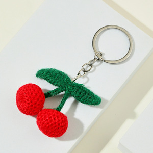 Encantador <span class=keywords><strong>llavero</strong></span> de cereza de ganchillo hecho a mano <span class=keywords><strong>Amigurumi</strong></span> hilo fruta <span class=keywords><strong>llavero</strong></span> para bolso de coche accesorios colgantes - Product Image 3