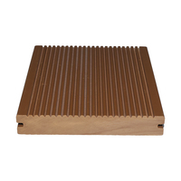 Planches de terrasse en WPC solides imperméables 150x25mm, résistantes à l'humidité, antidérapantes, avec textures en relief 3D pour villa et parc