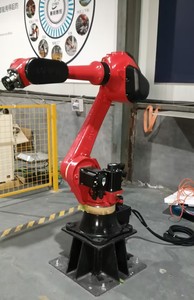 Robot de soudage industriel MIG500 à 6 axes sur rail - Product Image 2