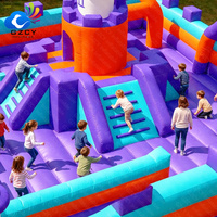Aire de jeux gonflable sur le thème des champignons pour enfants avec toboggan et parcours d'obstacles pour location commerciale, parcs et événements
