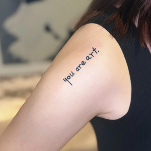 Lettrage artistique anglais <span class=keywords><strong>Tatouage</strong></span> <span class=keywords><strong>temporaire</strong></span> <span class=keywords><strong>Tatouage</strong></span> semi-permanent Imperméable pour 2 semaines <span class=keywords><strong>Tatouage</strong></span> réaliste à base de plantes pour le corps - Product Image 4