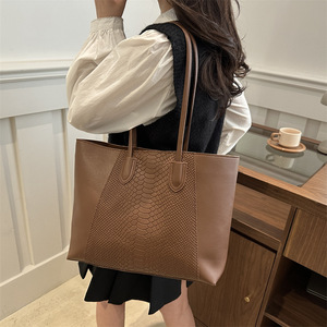 Bolso de mano de mujer de gran capacidad empalmado a la moda 2025, bolso de hombro Premium, bandolera de cuero PU para mujer, bolso Tendance - Product Image 5