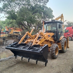 Retroexcavadora CAT 420F Usada, Modelo 2022, Carga Nominal de 3.7 Toneladas, Pocas Horas de Trabajo, Motor Cummins, Potencia de 70KW, Gran Rendimiento - Product Image 2