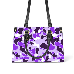 Bolso de mano de piel sintética con estampado de camuflaje multicolor personalizado al por mayor para mujer, con correa para el hombro y asa superior, estilo Cloud Camo - Product Image 2