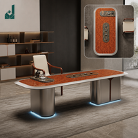 Bureau de direction ergonomique, durable et luxueux avec structure en métal et bois, taille personnalisable pour PDG, patron, directeur
