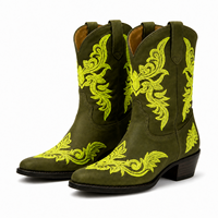 Bottes de cowboy vert olive pour femmes en gros, avec broderie jaune vif, bout pointu et talons carrés, chaussures western pour détaillants de boutiques