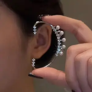 Ensemble de chaînes d'oreilles en perles pour femmes, manchette d'oreille Non percée créative et personnalisée avec mode polyvalente printemps et été 2023