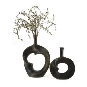 2021新しいデザインの樹脂抽象的な装飾プランター彫刻テーブルトップ用の小さな花瓶