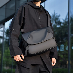 Sac à bandoulière portable PLAYMAX de luxe pour homme, grande capacité, en polyester imperméable, avec fermeture éclair, personnalisable avec logo, style mode nationale - Product Image 1