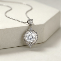 Collier élégant et raffiné en laiton haut de gamme avec pendentif zircon, motif œil de cheval industriel et contour en zircon