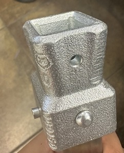 Collier de serrage carré en fonte galvanisée pour tube carré, raccord de tuyauterie, collier de serrage à clé, raccord structurel, pour clôture et garde-corps, fabricant OEM - Product Image 2