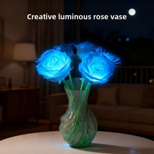 Rosas Artificiales Impermeables de Plástico Mejorado con Jarrón, Adorno Decorativo para Interiores y Exteriores, Figuras Decorativas - Product Image 5