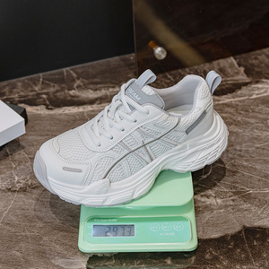 Zapatillas deportivas estilo dad shoes 2027 para mujer, ligeras, antideslizantes, con superficie de malla transpirable, informales. - Product Image 1