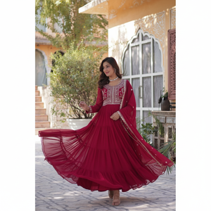 Vestido de noche de diseñador para fiestas Trabajo de perlas bordadas para un aspecto elegante - Product Image 1