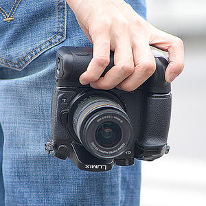 ด้ามจับแบตเตอรี่แนวตั้ง KingMa DMW-BGG3 สำหรับกล้อง <span class=keywords><strong>Panasonic</strong></span> <span class=keywords><strong>Lumix</strong></span> DC-GH3/<span class=keywords><strong>GH4</strong></span> - Product Image 3