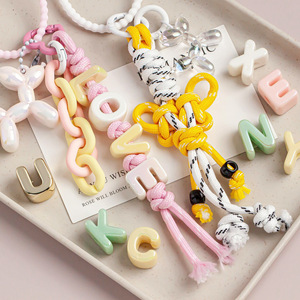 Perles en plastique acrylique UV irisées à grand trou 16*20mm, lettres de l'<span class=keywords><strong>alphabet</strong></span>, pour chaîne de téléphone portable et porte-clés DIY - Product Image 2