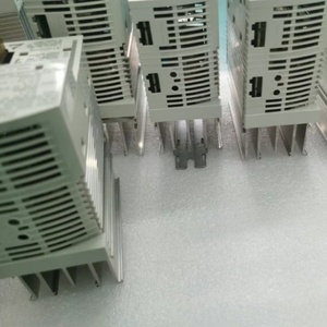 Variador LENZE E82EV371_2B Original de Alta Calidad, Nuevo, en Oferta, Inversor de la Serie Lenze E82EV371_2B, 0.37W 270V - Product Image 5