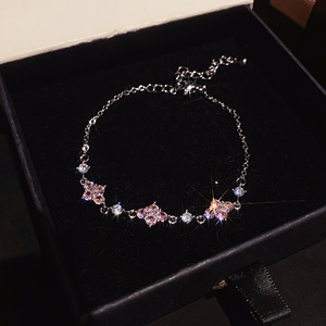Bracelet tendance pour femmes européennes américaines haut de gamme Zircon exquis motif géométrique Trendy All-Match Niche Light Luxury Chain - Product Image 4