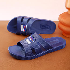 Chaussons d'hôtel pour hommes - Été, semelle souple, antidérapants, résistants à l'usure, légers, couleur unie, chaussures de bain à enfiler - Product Image 3