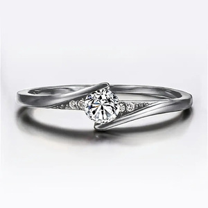 Anello di Fidanzamento H419 per Donna in Oro Bianco con Diamante Taglio Brillante Rotondo Colore D Naturale e Diamanti Laterali - Product Image 5