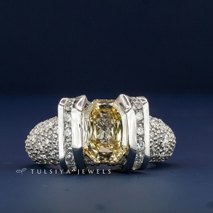 Anillo de Diamantes Amarillos de Lujo para Mujer, Oro Blanco de 14K, Banda Ancha con Detalles Laterales de Diamantes, Joyería de Compromiso, Regalo - Product Image 1