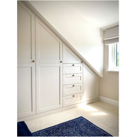 Chambre sur mesure Maximiser l'espace Armoire Conception sur mesure Rangement sous escalier Chambre irrégulière Armoire sur mesure de qualité supérieure
