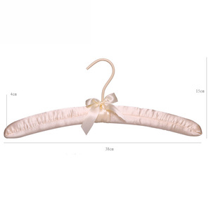 Cintre en tissu rembourré en <span class=keywords><strong>Satin</strong></span> anti-vol de haute qualité pour la vie quotidienne cintre en soie solide pour l'organisation de stockage à domicile - Product Image 5