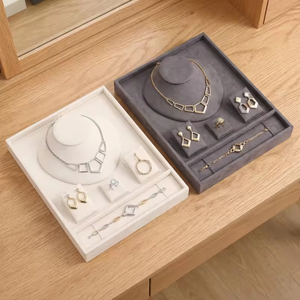 ชุดถาดใส่เครื่องประดับกำมะหยี่ พร้อมชั้นวางโชว์สำหรับแหวน สร้อยข้อมือ สร้อยคอ ต่างหู และถาด - Product Image 3