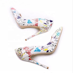 Chaussures de mode pour femmes à talons hauts, escarpins à bout pointu, style graffiti - Product Image 3