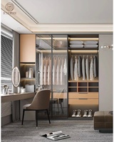 Armoire contemporaine réglable avec bureau et coiffeuse, portes vitrées à fermeture douce, grande capacité de rangement