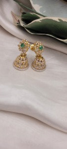 Mejor colección de joyería, pendientes tradicionales indios Jhumkas, juego de pendientes en forma de campana, pendientes Jhumka tradicionales chapados en oro. - Product Image 3