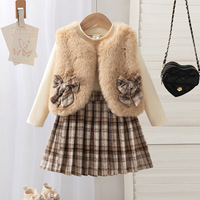 Ensemble pour filles Automne/Hiver Nouveau Ensemble 3 pièces pour filles : Gilet en fourrure + Haut en tricot + Jupe courte à carreaux