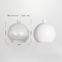 Pot cosmétique sphérique 50g en verre transparent blanc avec texture grille, pour crème, parfum solide, logo personnalisé