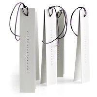 Conception Impression Nom Logo Papier Renouvelable Vêtement Etiquettes volantes Etiquettes volantes pour vêtements avec ficelle avec texture en relief