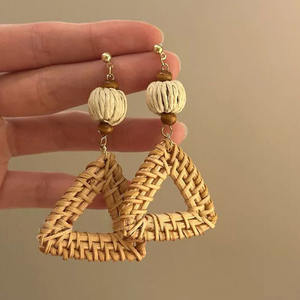 Venta al por mayor <span class=keywords><strong>Bohomia</strong></span> señoras hechas a mano ratán hierba tejido pendientes ganchillo natural ratán tejido paja geometría ovalada aro pendientes - Product Image 5