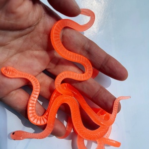 Venta al por mayor QF marca divertida serpiente descompresión juguetes elásticos 28mm 1 pulgada Mini cápsulas de goma suave para niños - Product Image 4