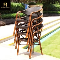 Chaise de jardin moderne vintage à dossier haut en rotin et osier Ensemble de mobilier d'extérieur confortable imperméable empilable écologique