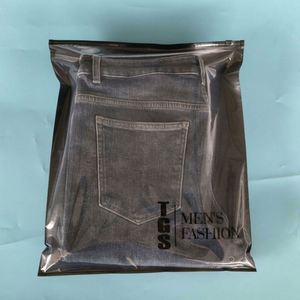 Emballages en plastique PVC biodégradable givré sur mesure, sachets refermables pour chaussettes, t-shirts, maillots de bain, avec logo - Product Image 2