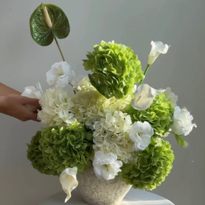 C-524 Sfera Floreale Verde Stile Naturale Selvatico con Ortensie Verdi e Bianche e Anthurium per Centrotavola Matrimoniali e Decorazioni Eventi - Product Image 6