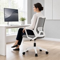Chaise de bureau ergonomique en maille avec accoudoirs pliants fixes, hauteur réglable, base en acier, certifiée BIFMA CE EN1335, vente en gros, directement de l'usine OEM