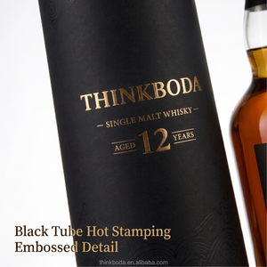 Scatola Cilindrica in Cartone Rigido Nero Opaco con Stampa in Lamina d'Oro per Confezione di Whisky Single Malt di Lusso - Product Image 3