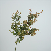 KEWEI T425 Fournisseur d'or Feuilles d'eucalyptus artificielles réalistes faites à la main en plastique Couleur automne 64cm Noël Graduation