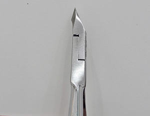 Pince à cuticules en acier inoxydable OEM, coupe-cuticules ultra-affûté, résistant à la rouille, outil de manucure et pédicure pour l'exportation - Product Image 5